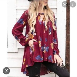 Grace and Lace keyhole pocket tunic (maroon)